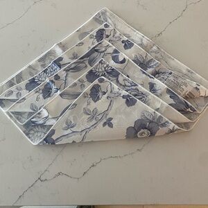 Bardwill Linens Floral Blue and White Napkins (4)